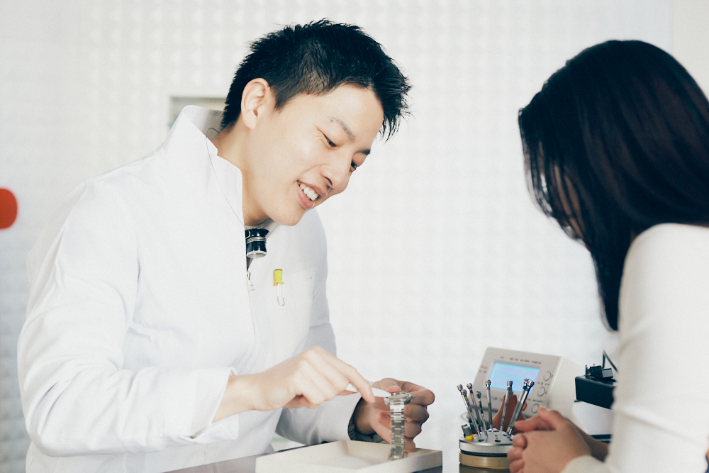 求人のお知らせ：腕時計修理受付・簡単な修理作業スタッフ募集！ 腕時計修理の受付業務や、電池交換などの簡単な修理作業を担当していただける方を募集しています。経験者歓迎！時計に興味がある方や接客が好きな方のご応募をお待ちしています。